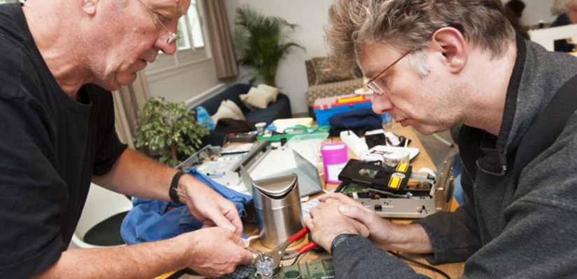 Repair Cafe Insurance - Photo of two men fixing a tool together